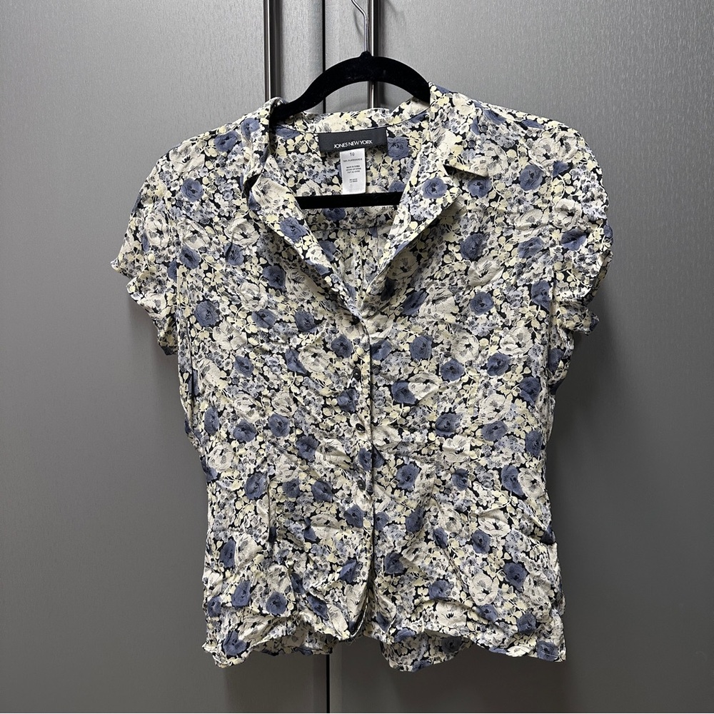 Jones New York Cream Ruffled Short Sleeve Blouse